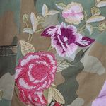 Sundance  GREEN CAMO PRINTED CROP JOGGER ZIP ANKLE PANTS FLORAL EMBROIDERED 2P Photo 6