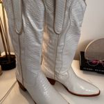 White knee high cowboy boots Size 7 Photo 3
