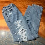 American Eagle Distressed Mom Jeans Stretch size 4 trashed distressed Photo 0