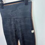 Vuori Daily Jogger Leggings Black Camo High Rise 7/8 Gym Stretch FLAW Women's XS Photo 5