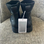 Urban Revivo Ankle‎ Boots size 6 NWT Chain embellishment Black Photo 3