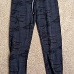 Evereve Sundry for  Camo Joggers Size 1 Small Photo 0