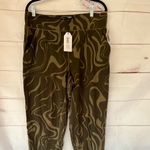 Game athletic camo leggings size medium NWT Green Photo 1