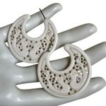 Avon White Carved Hoops post retro Photo 1