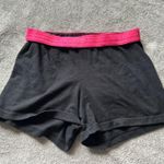 black workout shorts Photo 1