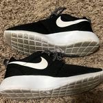 Nike Black and White Sneakers with Sleek Design Photo 0