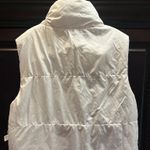 Reversible White and Black Cropped Vest Photo 1