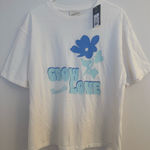 Universal Threads Universal Thread Cream Tee with Blue Flower Graphic Women’s Size Medium NWT Photo 0