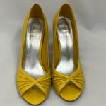 Y-Not ?  Yellow Peep-Toe Heels Women’s Size 8.5 Photo 4