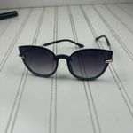 Black Round Sunglasses with Gold Accents – Women’s Fashion Shades Photo 7