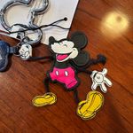 Vera Bradley  Disney Limited Edition Sensational Mickey Ditsy Keyring Bag Charm Photo 6
