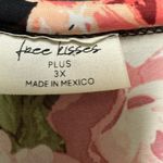Free Kisses  boutique short sleeve vneck top Photo 3