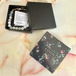 Avon white garden charm bee stretch bracelet Photo 0