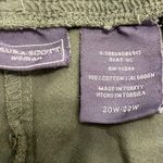 Laura Scott Woman’s Cropped Pants Photo 3