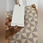 Vegan Leather Handbag With Wallet And Removable Strap. Photo 6