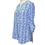 kim rogers PRETTY  3/4 Sleeve Roll Tab Sleeve Blouse Size Small Blue White Photo 4