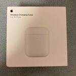 Apple AirPods Charging Case Photo 0