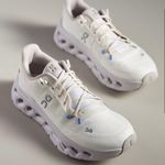 on cloud tilt Women’s Sneakers Size 8.5 Sand Lavender Photo 1