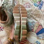 on cloud Running Shoes Photo 2