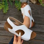 NWT ~ Women's White Faux Leather Beach Casual Sandals Summer Shoes ~ 5 1/2 Photo 2