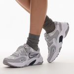 Nike  Women's Gray and White Sneakers Photo 0