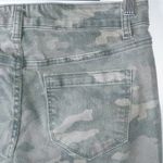 No Boundaries NoBo 11 30x23 Cammo Mid Rise Raw Hem Capri Pants Photo 3