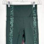 Athleta  XS Legging‎ Salutation Stash Pocket II Serene 7/8 Green Camo Striped 238 Photo 2