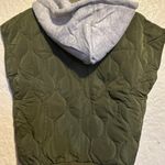 Boutique Women’s Green hooded puffer vest size large  Photo 8