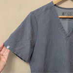 FIGS Catarina One-Pocket Scrub Top Gray Grey Size Medium Photo 4