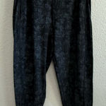 Sweaty Betty Sweaty‎ Betty Garudasana Lightweight crop yoga trouser Black/Gray Photo 0