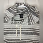 Rue 21 Cropped striped hoodie Photo 2
