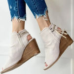 Very G Women’s Sis Cream Canvas Peep Toe Wedge Sandals Size 11 Photo 1