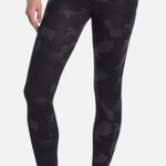 Yogalicious  7/8 Leggings with Side Pockets in Camo, Size S​​​​​​​​​​ Photo 0