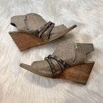 Very G Women’s Neutral Jamison Side Zip Wedge Sandals Size 10 Photo 3