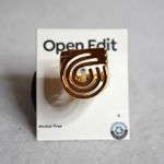 Open Edit NWT  Curved Convex Swirl Signet Gold Tone Size 9 Unisex Trendy Ring Photo 0