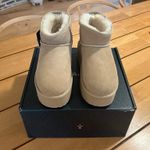 Free People  platform Uggs  Photo 2