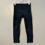 Athleta Re-charge tie dye black nylon spandex capri leggings size XS Photo 1