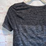 Fabletics fitted workout top Large short sleeve stretch crew neck heathered grey Photo 4