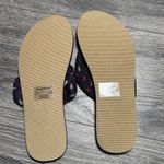 Tommy Bahama  Flip Flops Womens Size 7 Navy Red Paisley Thong Sandals Beach Photo 2