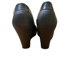 Melissa  Queen Black Peep Toe Wedge Shoes Rubber Bow Gold Tone 4" heel Sz 8 Photo 5