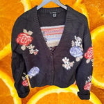 Forever 21‎ Black Floral 3 Button Sweater Size Medium Photo 0