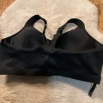 Victoria's Secret  Knockout Sports Bra Size 36DDD Black Workout Front Clasp Zip Photo 3