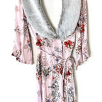 Gimmicks by BKE Gimmicks Pink Floral Cut-Out Convertible Faux Fur Collar Size Medium Photo 0