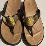 Crocs  Women's Brown and Gold Sandals size 6 vacation, summer, beach Photo 10