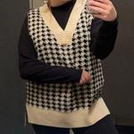 Amazon Houndstooth Sweater Vest  Photo 0