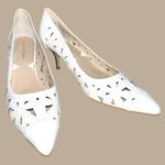 Adrienne Vittadini  White Laser-Cut Floral Women Shoes. New Photo 2