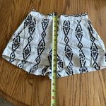 Everly  Geometric Print Shorts With Pockets Black White Size Small NWOT Photo 4