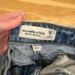 Abercrombie & Fitch  High Rise Mom Jean Curve Love Light Wash Size 26 Photo 3