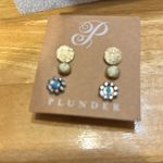 Set of three pierced plunder earrings brand new, never used.​​ Photo 1