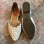 Unionbay off white women cutout flats sz 8 Photo 3